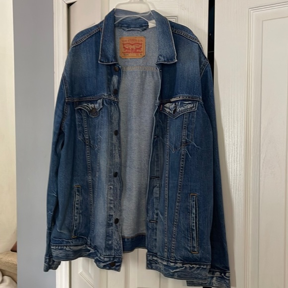 Levi's Other - Levis XL blue denim Jacket
